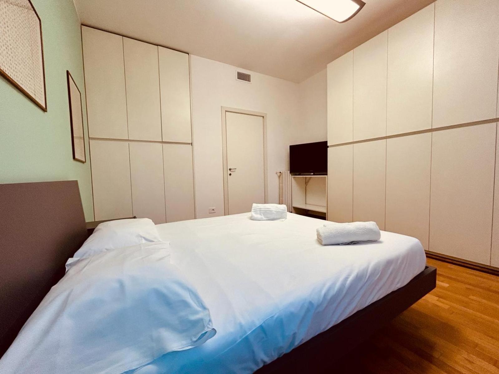 バレーゼKibilu - Via Medaglie D'Oro Centro Citta Con Parcheggioアパートメント エクステリア 写真